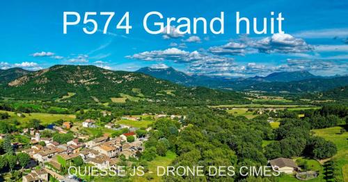 P574 Grand huit