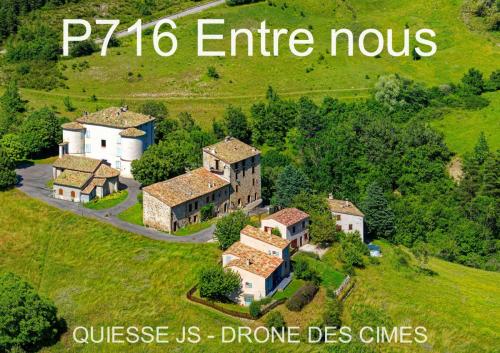 P716 Entre nous